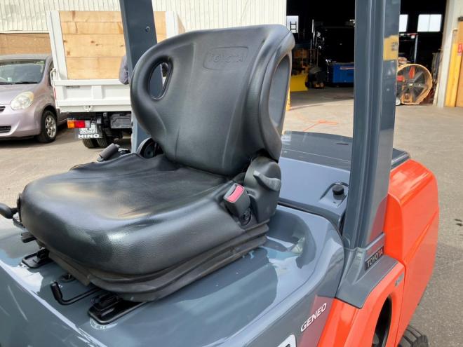 フォークリフトトヨタ　中古　8FD30　建機