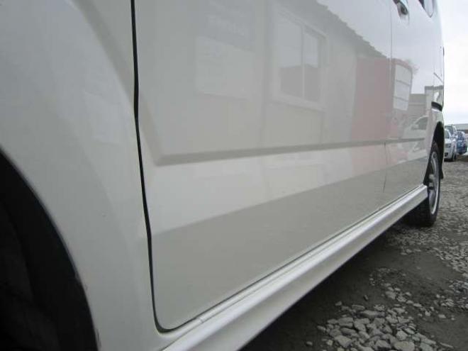 N-BOXカスタムG Lパッケージ 4WD　道外仕入れ パワスラドア プッシュスタート スマートキー HID フォグ ドアバイザー 純正アルミ 車検令和9年9月 1年間走行無制限保証付 660