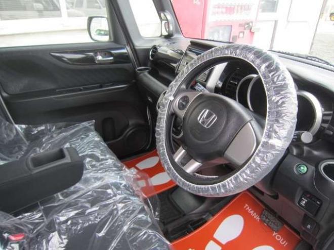 N-BOXカスタムG Lパッケージ 4WD　道外仕入れ パワスラドア プッシュスタート スマートキー HID フォグ ドアバイザー 純正アルミ 車検令和9年9月 1年間走行無制限保証付 660