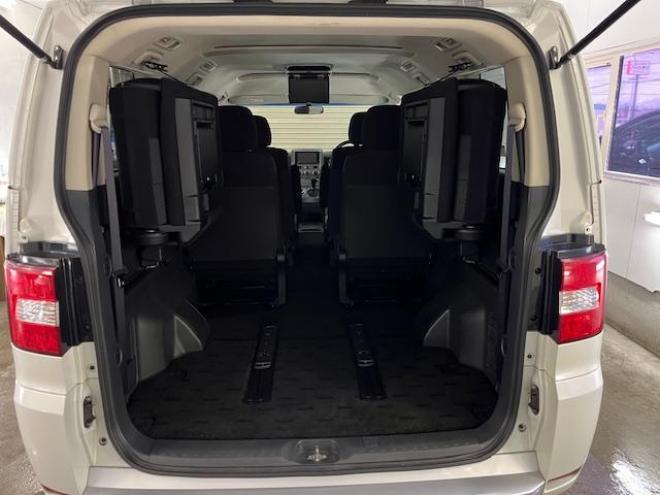 デリカＤ：５　Ｇパワーパッケージ　本州仕入　寒冷地仕様　禁煙車　両側パワースライドドア　エクストリーム１６インチＡＷ＋ＮＥＯＬＩＮホワイトレター　新品ＪＡＯＳブラックマッドガード　アルパイン製リアグリップダウンモニター　ストラーダナビ 4WD 2400 5Dr