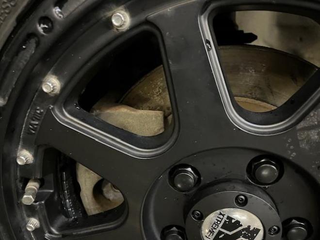 デリカＤ：５　Ｇパワーパッケージ　本州仕入　寒冷地仕様　禁煙車　両側パワースライドドア　エクストリーム１６インチＡＷ＋ＮＥＯＬＩＮホワイトレター　新品ＪＡＯＳブラックマッドガード　アルパイン製リアグリップダウンモニター　ストラーダナビ 4WD 2400 5Dr