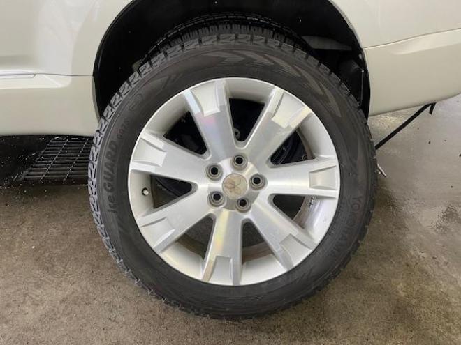 デリカＤ：５　Ｇパワーパッケージ　本州仕入　寒冷地仕様　禁煙車　両側パワースライドドア　エクストリーム１６インチＡＷ＋ＮＥＯＬＩＮホワイトレター　新品ＪＡＯＳブラックマッドガード　アルパイン製リアグリップダウンモニター　ストラーダナビ 4WD 2400 5Dr