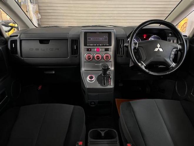 デリカＤ：５　Ｇパワーパッケージ　本州仕入　寒冷地仕様　禁煙車　両側パワースライドドア　エクストリーム１６インチＡＷ＋ＮＥＯＬＩＮホワイトレター　新品ＪＡＯＳブラックマッドガード　アルパイン製リアグリップダウンモニター　ストラーダナビ 4WD 2400 5Dr