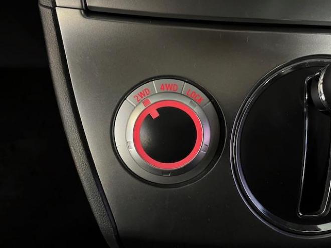 デリカＤ：５　Ｇパワーパッケージ　本州仕入　寒冷地仕様　禁煙車　両側パワースライドドア　エクストリーム１６インチＡＷ＋ＮＥＯＬＩＮホワイトレター　新品ＪＡＯＳブラックマッドガード　アルパイン製リアグリップダウンモニター　ストラーダナビ 4WD 2400 5Dr