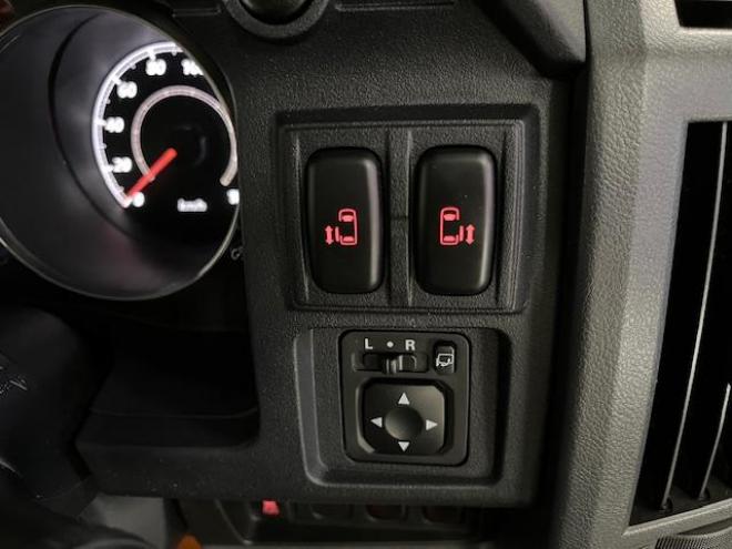 デリカＤ：５　Ｇパワーパッケージ　本州仕入　寒冷地仕様　禁煙車　両側パワースライドドア　エクストリーム１６インチＡＷ＋ＮＥＯＬＩＮホワイトレター　新品ＪＡＯＳブラックマッドガード　アルパイン製リアグリップダウンモニター　ストラーダナビ 4WD 2400 5Dr