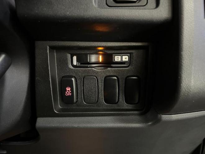 デリカＤ：５　Ｇパワーパッケージ　本州仕入　寒冷地仕様　禁煙車　両側パワースライドドア　エクストリーム１６インチＡＷ＋ＮＥＯＬＩＮホワイトレター　新品ＪＡＯＳブラックマッドガード　アルパイン製リアグリップダウンモニター　ストラーダナビ 4WD 2400 5Dr