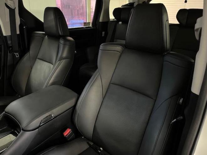 アルファードハイブリッドＳＲ　Ｃパッケージ　本州仕入　寒冷地仕様　禁煙車　純正ブラックレザーシート　両側パワースライドドア　パワーバックドア　純正１７インチＡＷ　社外１６ＡＷ＋スタッドレスタイヤ付　純正ナビ　Ｂｌｕｅｔｏｏｔｈオーディオ　ＥＴＣ 4WD 2500 5Dr