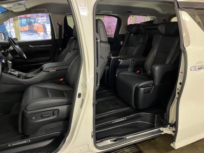 アルファードハイブリッドＳＲ　Ｃパッケージ　本州仕入　寒冷地仕様　禁煙車　純正ブラックレザーシート　両側パワースライドドア　パワーバックドア　純正１７インチＡＷ　社外１６ＡＷ＋スタッドレスタイヤ付　純正ナビ　Ｂｌｕｅｔｏｏｔｈオーディオ　ＥＴＣ 4WD 2500 5Dr