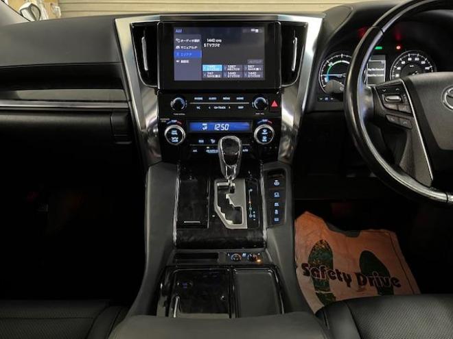 アルファードハイブリッドＳＲ　Ｃパッケージ　本州仕入　寒冷地仕様　禁煙車　純正ブラックレザーシート　両側パワースライドドア　パワーバックドア　純正１７インチＡＷ　社外１６ＡＷ＋スタッドレスタイヤ付　純正ナビ　Ｂｌｕｅｔｏｏｔｈオーディオ　ＥＴＣ 4WD 2500 5Dr