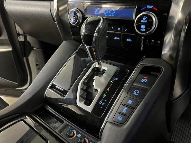 アルファードハイブリッドＳＲ　Ｃパッケージ　本州仕入　寒冷地仕様　禁煙車　純正ブラックレザーシート　両側パワースライドドア　パワーバックドア　純正１７インチＡＷ　社外１６ＡＷ＋スタッドレスタイヤ付　純正ナビ　Ｂｌｕｅｔｏｏｔｈオーディオ　ＥＴＣ 4WD 2500 5Dr