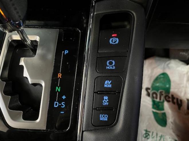 アルファードハイブリッドＳＲ　Ｃパッケージ　本州仕入　寒冷地仕様　禁煙車　純正ブラックレザーシート　両側パワースライドドア　パワーバックドア　純正１７インチＡＷ　社外１６ＡＷ＋スタッドレスタイヤ付　純正ナビ　Ｂｌｕｅｔｏｏｔｈオーディオ　ＥＴＣ 4WD 2500 5Dr