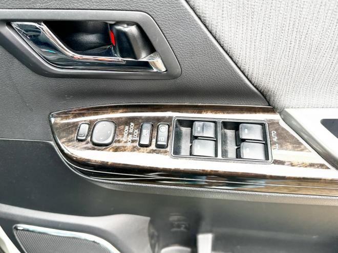 アルファードハイブリッドハイブリッド2.4SR 4WD　ローンが不安な方＜優遇ローン＞　本州仕入 ダブルサンルーフ　純正SDナビTV　両側パワースライド 4WD 2400 5Dr