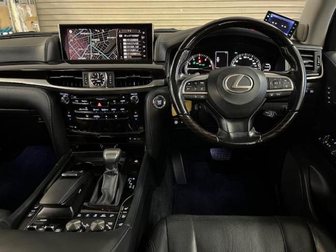レクサスＬＸ５７０　本州仕入　寒冷地仕様　禁煙車　クリフォードセキュリティ　純正２１インチＡＷ　社外１８ＡＷ＋スタッドレスタイヤ付　純正ブラックレザーシート　ヘッドアップディスプレイ　全方位パノラミックビューモニター 4WD 5700 5Dr