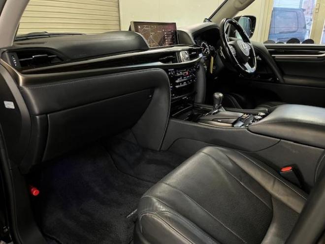 レクサスＬＸ５７０　本州仕入　寒冷地仕様　禁煙車　クリフォードセキュリティ　純正２１インチＡＷ　社外１８ＡＷ＋スタッドレスタイヤ付　純正ブラックレザーシート　ヘッドアップディスプレイ　全方位パノラミックビューモニター 4WD 5700 5Dr
