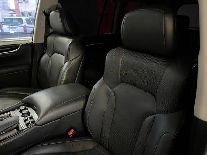 レクサスＬＸ５７０　本州仕入　寒冷地仕様　禁煙車　クリフォードセキュリティ　純正２１インチＡＷ　社外１８ＡＷ＋スタッドレスタイヤ付　純正ブラックレザーシート　ヘッドアップディスプレイ　全方位パノラミックビューモニター 4WD 5700 5Dr