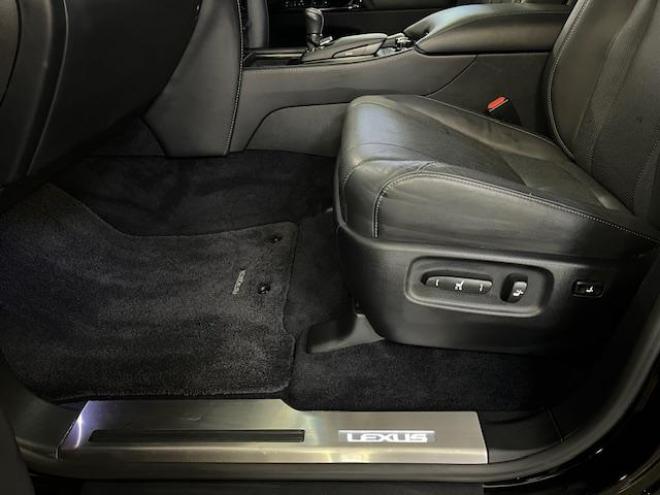 レクサスＬＸ５７０　本州仕入　寒冷地仕様　禁煙車　クリフォードセキュリティ　純正２１インチＡＷ　社外１８ＡＷ＋スタッドレスタイヤ付　純正ブラックレザーシート　ヘッドアップディスプレイ　全方位パノラミックビューモニター 4WD 5700 5Dr