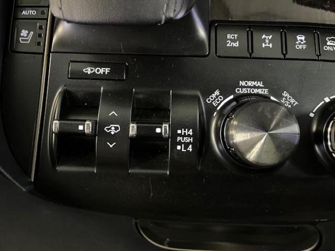 レクサスＬＸ５７０　本州仕入　寒冷地仕様　禁煙車　クリフォードセキュリティ　純正２１インチＡＷ　社外１８ＡＷ＋スタッドレスタイヤ付　純正ブラックレザーシート　ヘッドアップディスプレイ　全方位パノラミックビューモニター 4WD 5700 5Dr