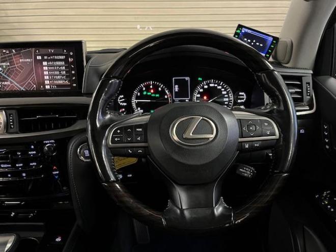 レクサスＬＸ５７０　本州仕入　寒冷地仕様　禁煙車　クリフォードセキュリティ　純正２１インチＡＷ　社外１８ＡＷ＋スタッドレスタイヤ付　純正ブラックレザーシート　ヘッドアップディスプレイ　全方位パノラミックビューモニター 4WD 5700 5Dr