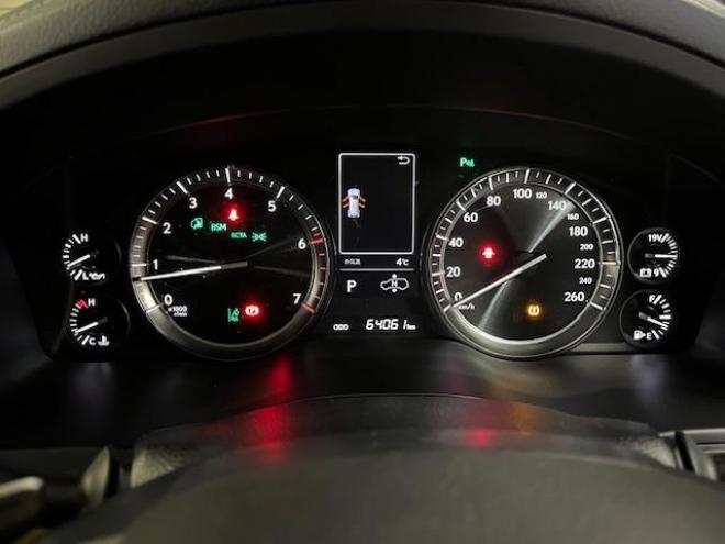 レクサスＬＸ５７０　本州仕入　寒冷地仕様　禁煙車　クリフォードセキュリティ　純正２１インチＡＷ　社外１８ＡＷ＋スタッドレスタイヤ付　純正ブラックレザーシート　ヘッドアップディスプレイ　全方位パノラミックビューモニター 4WD 5700 5Dr