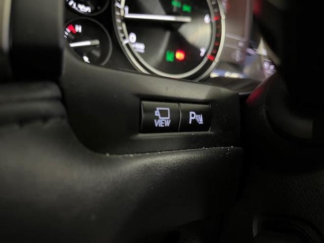 レクサスＬＸ５７０　本州仕入　寒冷地仕様　禁煙車　クリフォードセキュリティ　純正２１インチＡＷ　社外１８ＡＷ＋スタッドレスタイヤ付　純正ブラックレザーシート　ヘッドアップディスプレイ　全方位パノラミックビューモニター 4WD 5700 5Dr