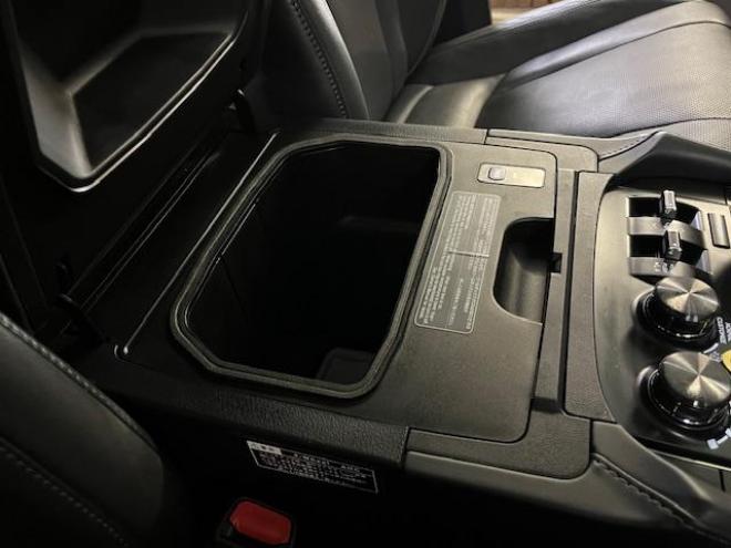 レクサスＬＸ５７０　本州仕入　寒冷地仕様　禁煙車　クリフォードセキュリティ　純正２１インチＡＷ　社外１８ＡＷ＋スタッドレスタイヤ付　純正ブラックレザーシート　ヘッドアップディスプレイ　全方位パノラミックビューモニター 4WD 5700 5Dr