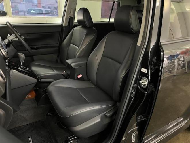 カローラルミオン１．８Ｓ　オンビーリミテッド　特別仕様車　寒冷地仕様　禁煙車　純正ブラックレザーシート　ＳＭＡＣＫ１７インチＡＷ　スタッドレスタイヤ付　純正ナビ　フルセグ地デジ　ＤＶＤ再生　Ｂｌｕｅｔｏｏｔｈオーディオ　バックカメラ　フロントガラス熱線 4WD 1800 5Dr