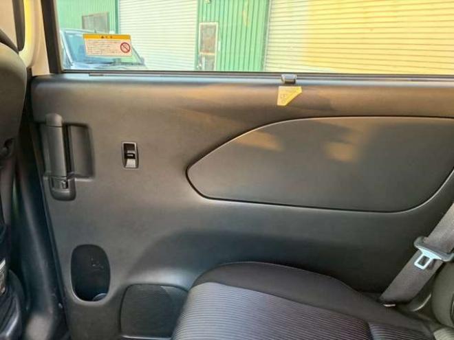 セレナ2.0 ハイウェイスター V 4WD　社外ナビ　後席モニター　両側パワスラ　エンジンスターター　ETC　パワステ　パワーウィンドウ　ABS　キーレスエントリー　アイドリングストップ　寒冷地仕様　盗難防止装置　エアコン　横滑り防止装置 2000