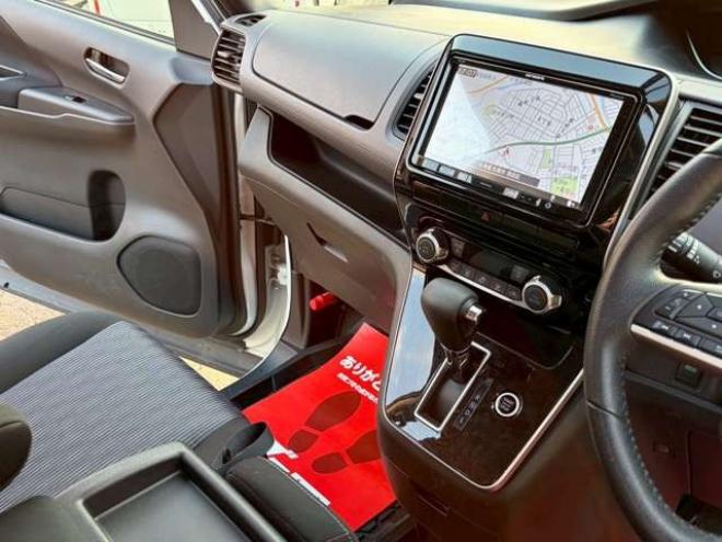 セレナ2.0 ハイウェイスター V 4WD　社外ナビ　後席モニター　両側パワスラ　エンジンスターター　ETC　パワステ　パワーウィンドウ　ABS　キーレスエントリー　アイドリングストップ　寒冷地仕様　盗難防止装置　エアコン　横滑り防止装置 2000