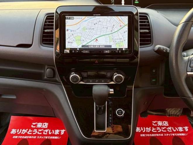 セレナ2.0 ハイウェイスター V 4WD　社外ナビ　後席モニター　両側パワスラ　エンジンスターター　ETC　パワステ　パワーウィンドウ　ABS　キーレスエントリー　アイドリングストップ　寒冷地仕様　盗難防止装置　エアコン　横滑り防止装置 2000