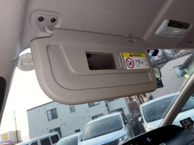 セレナ2.0 ハイウェイスター V 4WD　社外ナビ　後席モニター　両側パワスラ　エンジンスターター　ETC　パワステ　パワーウィンドウ　ABS　キーレスエントリー　アイドリングストップ　寒冷地仕様　盗難防止装置　エアコン　横滑り防止装置 2000