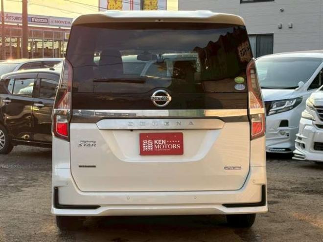 セレナ2.0 ハイウェイスター V 4WD　社外ナビ　後席モニター　両側パワスラ　エンジンスターター　ETC　パワステ　パワーウィンドウ　ABS　キーレスエントリー　アイドリングストップ　寒冷地仕様　盗難防止装置　エアコン　横滑り防止装置 2000