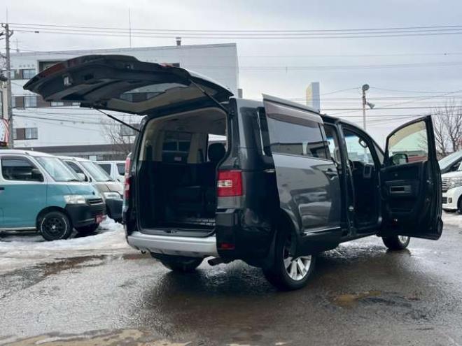 デリカD：5 2.4 G パワーパッケージ 4WD　ETC　アルパインBIGナビ　バックカメラ　両側電動スライドドア　パワステ　パワーウィンドウ　純正アルミ　クルーズコントロール　エアコン　キーレスエントリー　横滑り防止装置　盗難防止装置　3列シート 2400