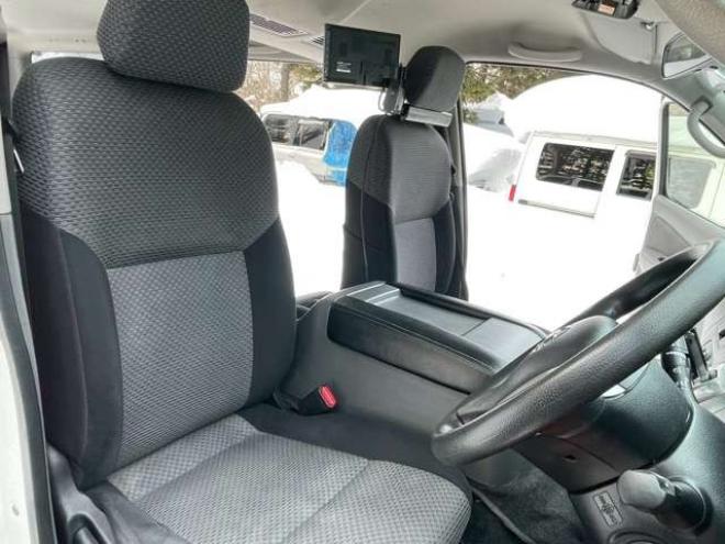 キャラバンNV350 2.5 プレミアムGX ロングボディ ディーゼルターボ 4WD　ETC　ベットキット　スマートキー　キーレス　パワーウィンドウ　ABS　エアコン　パワステ　盗難防止装置　両側スライドドア 2500