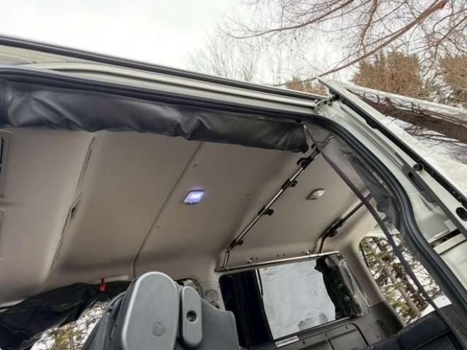 キャラバンNV350 2.5 プレミアムGX ロングボディ ディーゼルターボ 4WD　ベッドキット　カーテン　フロントスポイラー　グリルカバー　ルーフスポイラー　リアヒーター　社外ナビ　左側電動スライドドア　社外アルミホイール　ETC　バックカメラ　パワステ　パワーウィンドウ　キーレス 2500