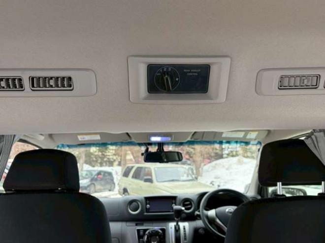 キャラバンNV350 2.5 プレミアムGX ロングボディ ディーゼルターボ 4WD　ベッドキット　カーテン　フロントスポイラー　グリルカバー　ルーフスポイラー　リアヒーター　社外ナビ　左側電動スライドドア　社外アルミホイール　ETC　バックカメラ　パワステ　パワーウィンドウ　キーレス 2500