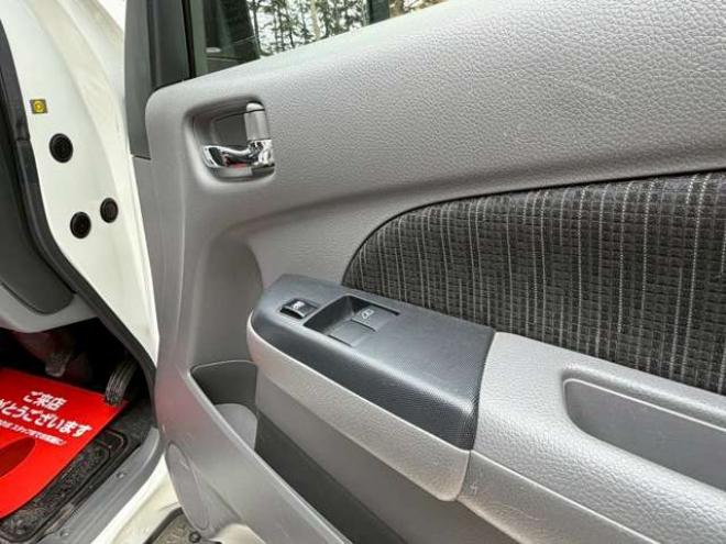 キャラバンNV350 2.5 プレミアムGX ロングボディ ディーゼルターボ 4WD　ベッドキット　カーテン　フロントスポイラー　グリルカバー　ルーフスポイラー　リアヒーター　社外ナビ　左側電動スライドドア　社外アルミホイール　ETC　バックカメラ　パワステ　パワーウィンドウ　キーレス 2500