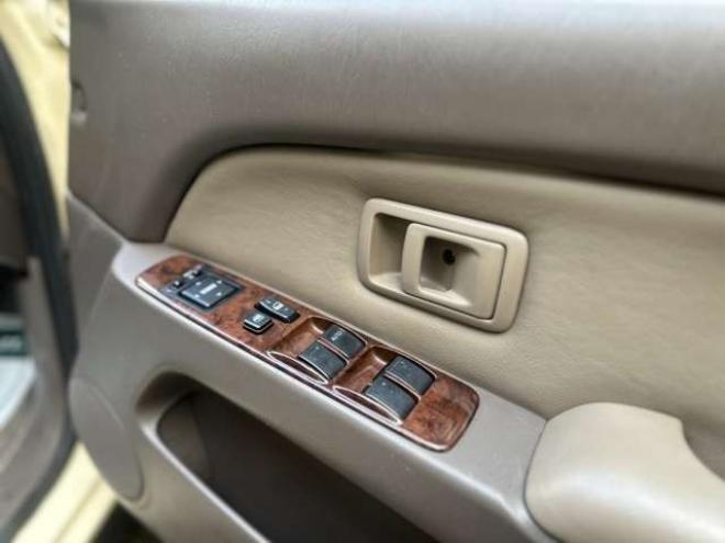 ハイラックスサーフ2.7 SSR-X プレミアムセレクション 4WD　リフトアップ　ETC　バックカメラ　社外ナビ　パワーウィンドウ　パワステ　ABS　全塗装済 2700