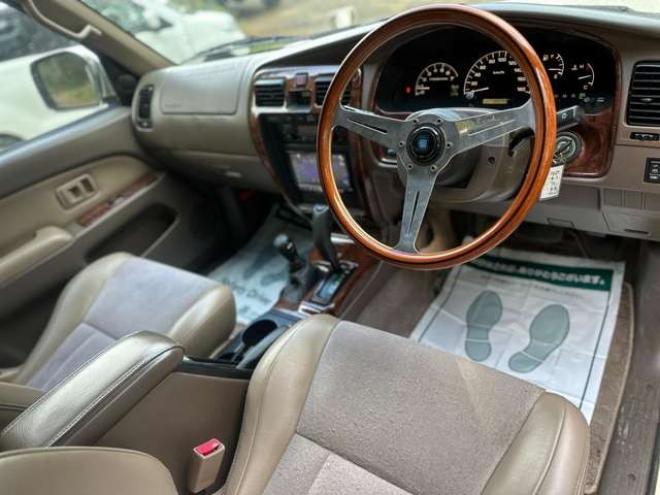 ハイラックスサーフ2.7 SSR-X プレミアムセレクション 4WD　リフトアップ　ETC　バックカメラ　社外ナビ　パワーウィンドウ　パワステ　ABS　全塗装済 2700