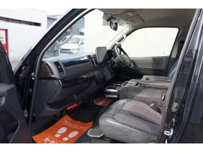 レジアスエース2.8 スーパーGL ダークプライム ロングボディ ディーゼルターボ 4WD　415COBRAオフィシャルコンプリート　ファントムヘッドライトシステム&新作HP-6　18インチホイール&フェイスリフトキット&フルエアロ&フローティングリップ&ローフォルムフェンダー　玄武2インチダウンブロック 2800