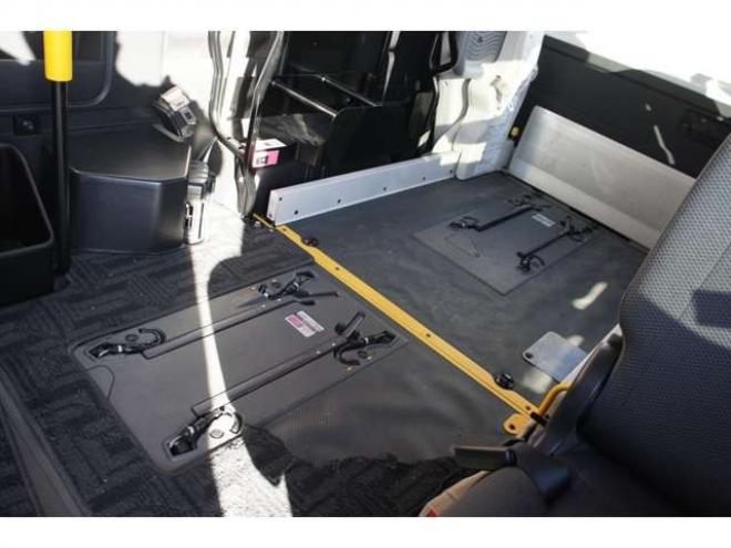 レジアスエース2.7 ウェルキャブ Bタイプ スーパーロング 4WD　ワンオーナー　純正メモリーナビTV　Bカメラ　車いす移動車　車いす2基固定装置付き　9人乗り　リア電動リフト　寒冷地仕様 福祉車両 2700