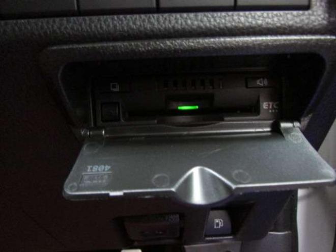 RAV-42.5 ハイブリッド G E-Four 4WD　ヒッチメンバー/パワーバックドア/アップサス/モデリスタエアロ/サンルーフ/ビルトインETC/シートヒーター/ステアリングヒーター/フルセグTV/バックカメラ/サイドカメラ/ 2500