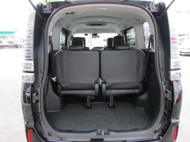 ヴォクシー2.0 X 4WD　トヨタセーフティセンス/LEDヘッドライト/両側パワースライドドア/ETC/社外ナビ/フルセグTV/バックカメラ/スマートキー一体式エンジンスターター 2000