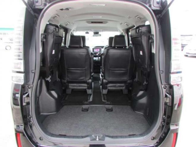 ヴォクシー2.0 X 4WD　トヨタセーフティセンス/LEDヘッドライト/両側パワースライドドア/ETC/社外ナビ/フルセグTV/バックカメラ/スマートキー一体式エンジンスターター 2000