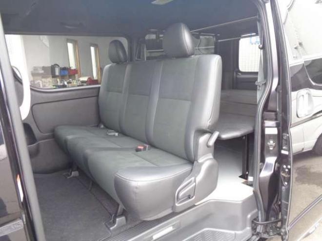 レジアスエース2.8 スーパーGL ダークプライムII ロングボディ ディーゼルターボ 4WD　415COBRA　S-6ボンネット&クリーンルック3Fリップ&ステージ2ルーフスポイラー&バッドラッカーSD-6　17インチAW　ヨコハマPARADA215/60R17　両側パワースライドドア　ETC　社外コンソールBOX　ベットキット 2800