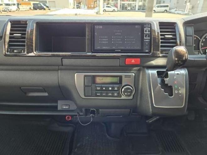 ハイエースバン2.7 スーパーGL ダークプライム ワイド ミドルルーフ ロングボディ 4WD　寒冷地仕様　パワスラ　リアヒーター&クーラー　プッシュスタート　スマートキー　ウッドコンビステアリング&シフトノブ　ハーフレザーシート　ドラレコ　バックカメラ　ETC　メモリナビ　フルセグTV　Bluetooth 2700