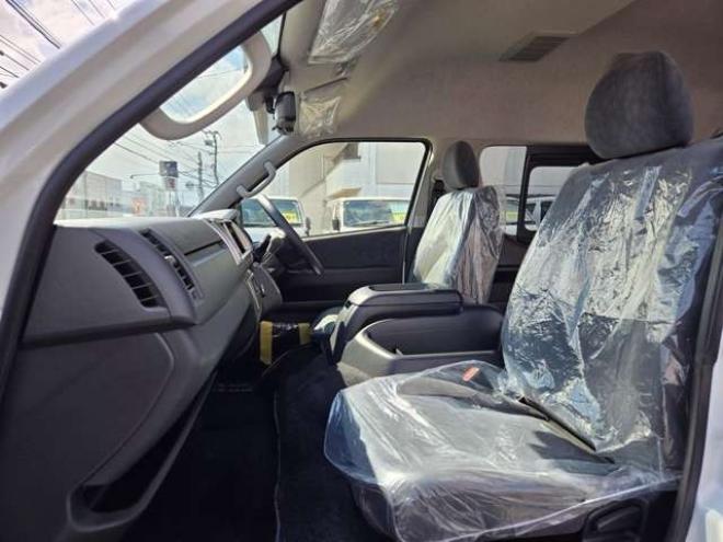 ハイエース2.7 グランドキャビン 4WD　寒冷地　10人乗り　スーパーロング　ワイドボディ　ハイルーフ　プッシュスタート　スマキー　パワスラ　リアヒーター&クーラー　ステアリングスイッチ　車線逸脱防止　衝突被害軽減　横滑り防止　電動格納ミラー 2700