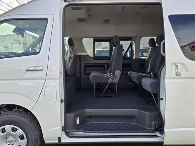 ハイエース2.7 グランドキャビン 4WD　寒冷地　10人乗り　スーパーロング　ワイドボディ　ハイルーフ　プッシュスタート　スマキー　パワスラ　リアヒーター&クーラー　ステアリングスイッチ　車線逸脱防止　衝突被害軽減　横滑り防止　電動格納ミラー 2700