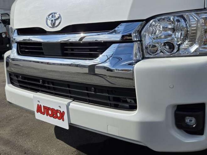 ハイエース2.7 グランドキャビン 4WD　寒冷地　10人乗り　スーパーロング　ワイドボディ　ハイルーフ　プッシュスタート　スマキー　パワスラ　リアヒーター&クーラー　ステアリングスイッチ　車線逸脱防止　衝突被害軽減　横滑り防止　電動格納ミラー 2700