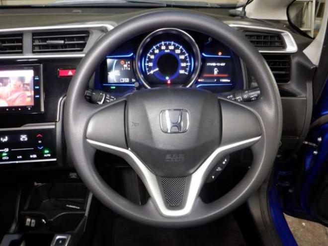 フィット1.5 ハイブリッド Fパッケージ 4WD　ナビ・TV・Bluetooth・LEDヘッドライト・ワイパーデアイサー・純正エンスタ・フォグランプ・スマートキー・プッシュスタート・寒冷地仕様 1500