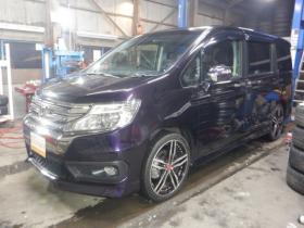 ステップワゴン　2.0 スパーダ Z クールスピリット 4WD　本州仕入・後期型・ナビ・TV・Bカメラ・両側電動・スマートキー・クルコン・ETC・ワイパーデアイサー・HID・リアヒーター・フォグランプ・アイドリングストップ・フルフラットシート・パドルシフト 2000